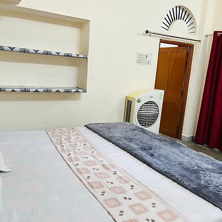 Tiwari G Home Stay Ujjain Zewnętrze zdjęcie