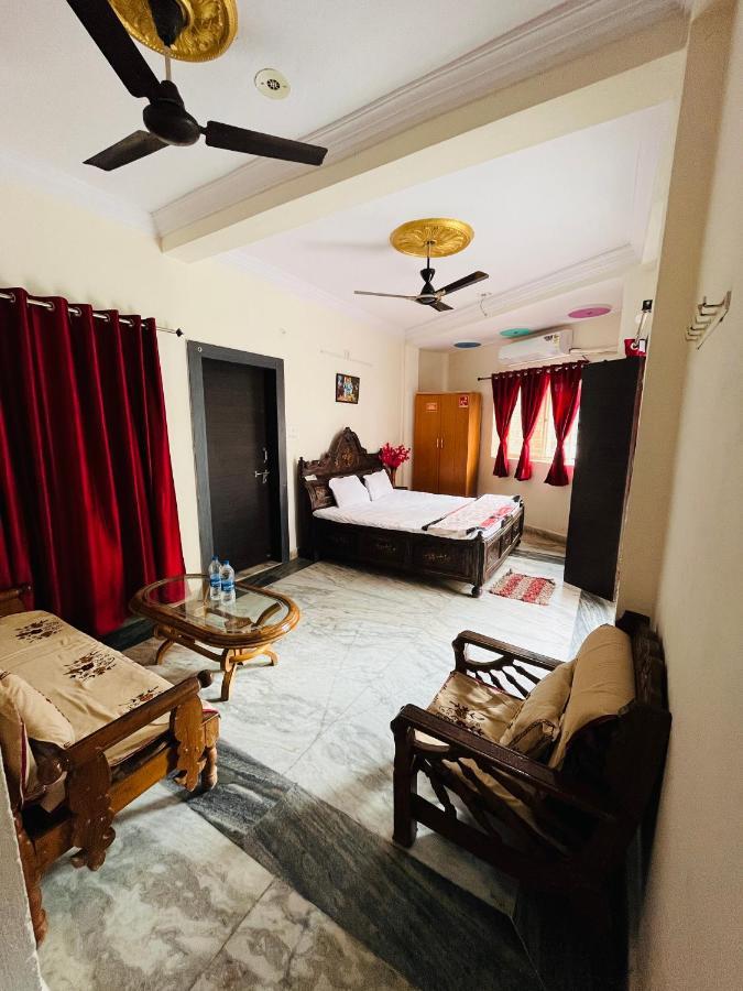 Tiwari G Home Stay Ujjain Zewnętrze zdjęcie