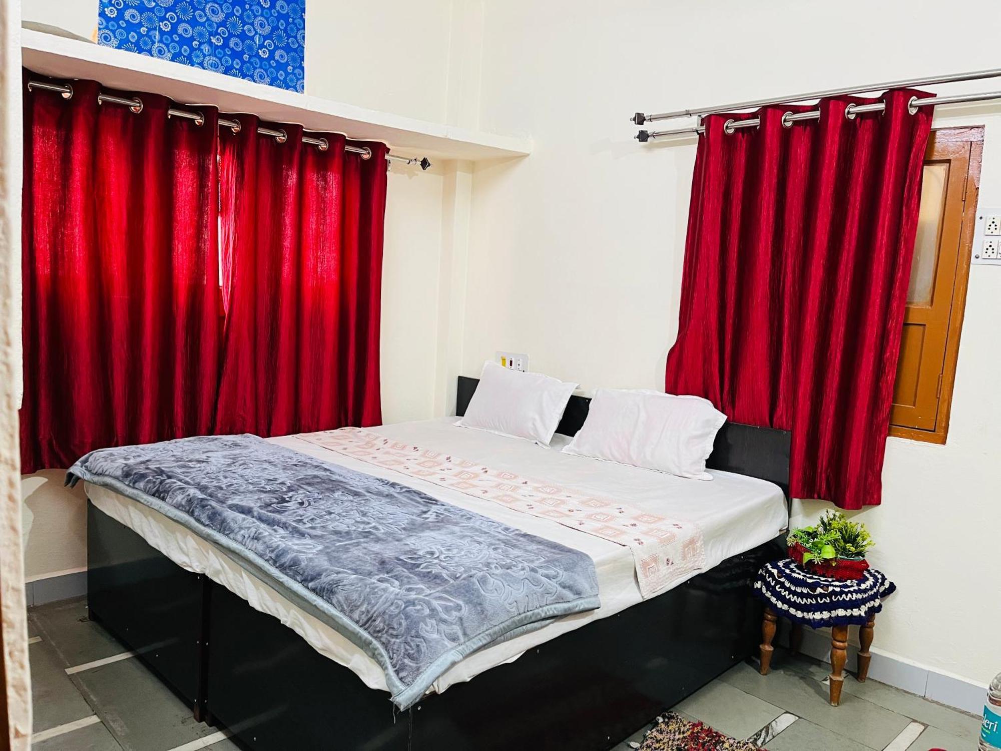 Tiwari G Home Stay Ujjain Zewnętrze zdjęcie