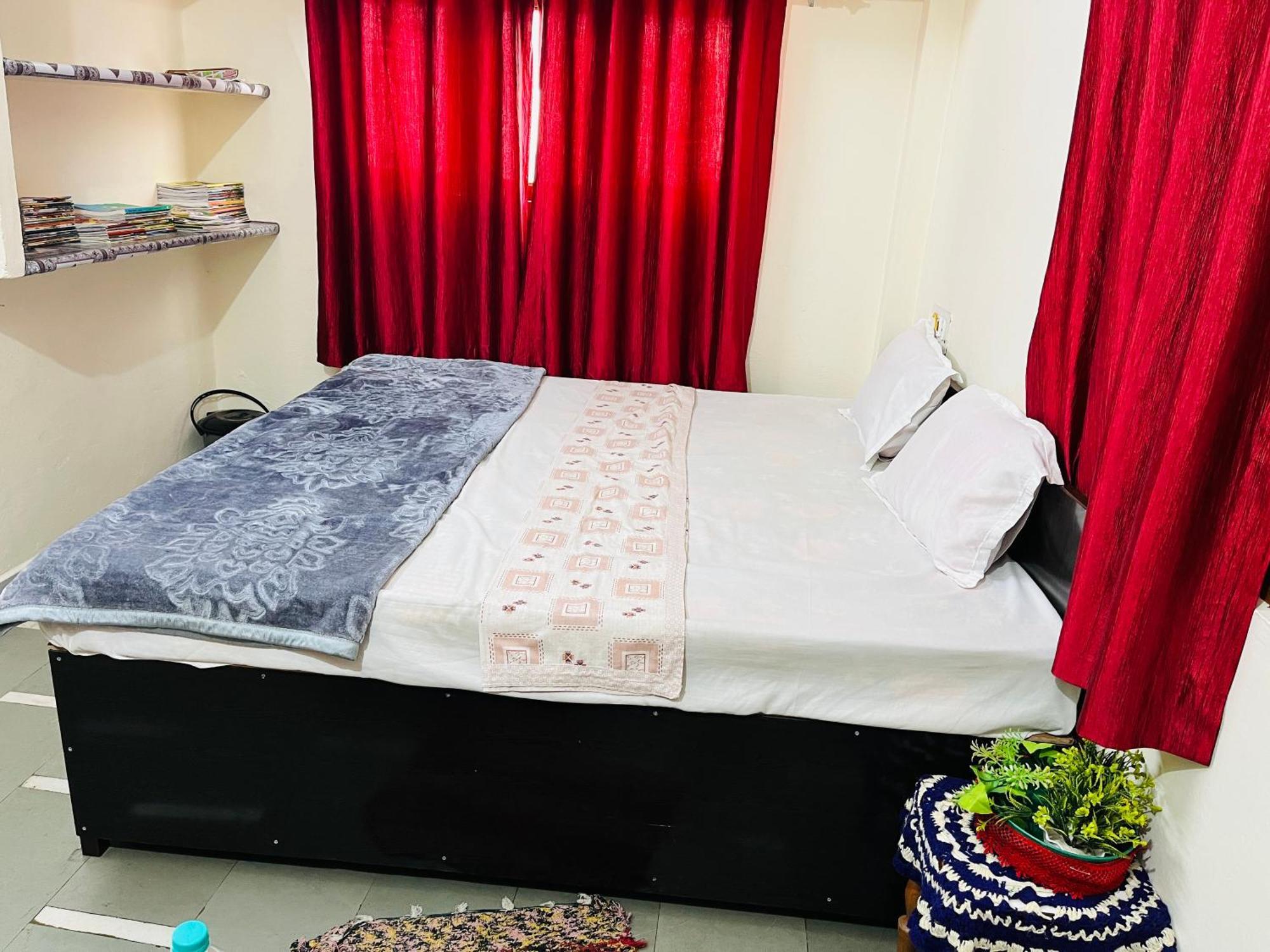 Tiwari G Home Stay Ujjain Zewnętrze zdjęcie
