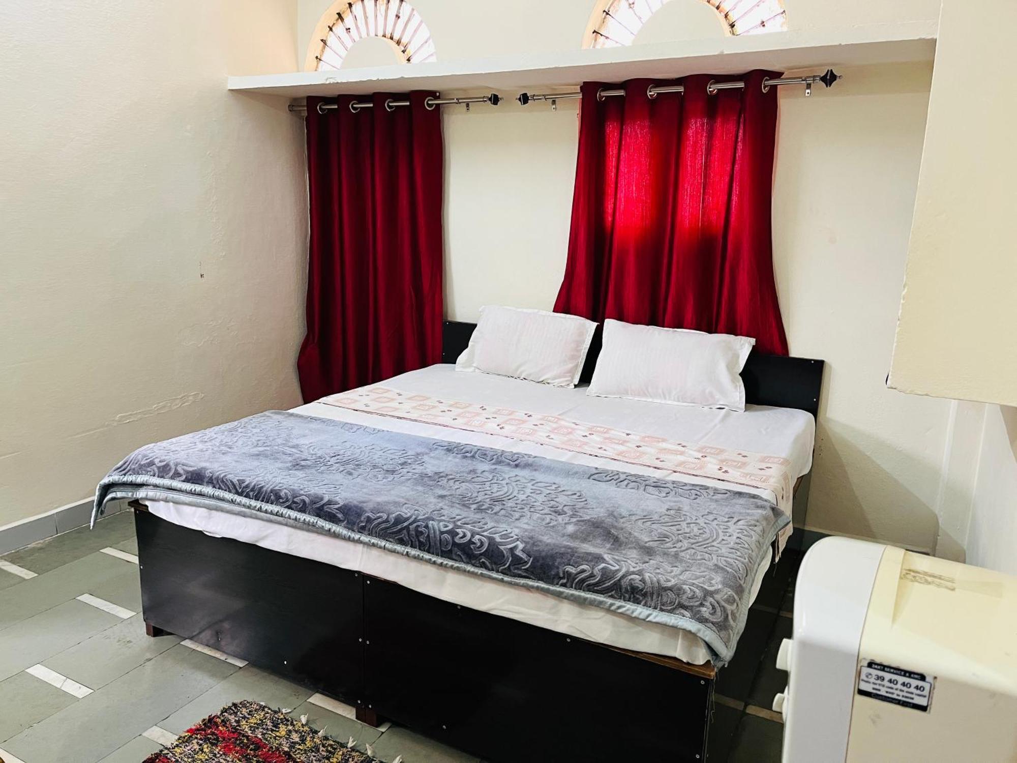 Tiwari G Home Stay Ujjain Zewnętrze zdjęcie