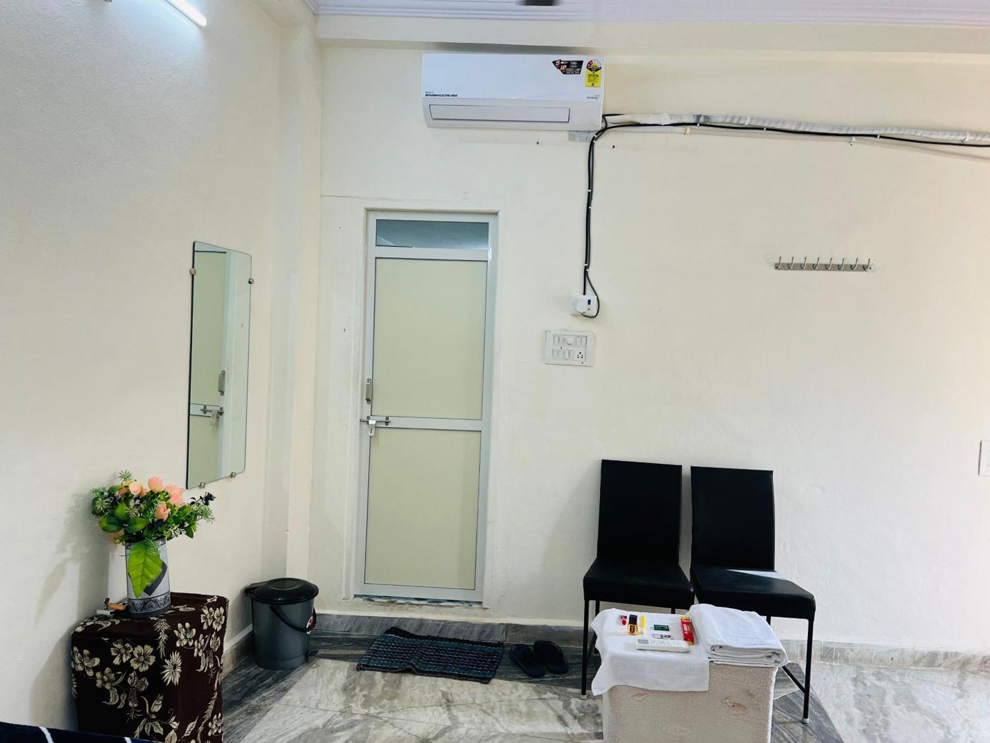 Tiwari G Home Stay Ujjain Zewnętrze zdjęcie
