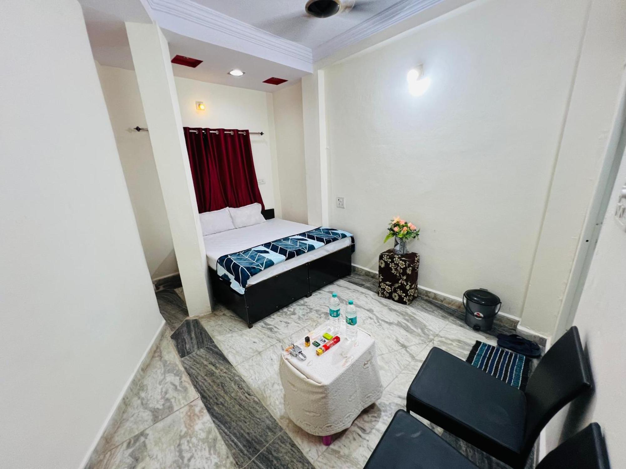 Tiwari G Home Stay Ujjain Zewnętrze zdjęcie