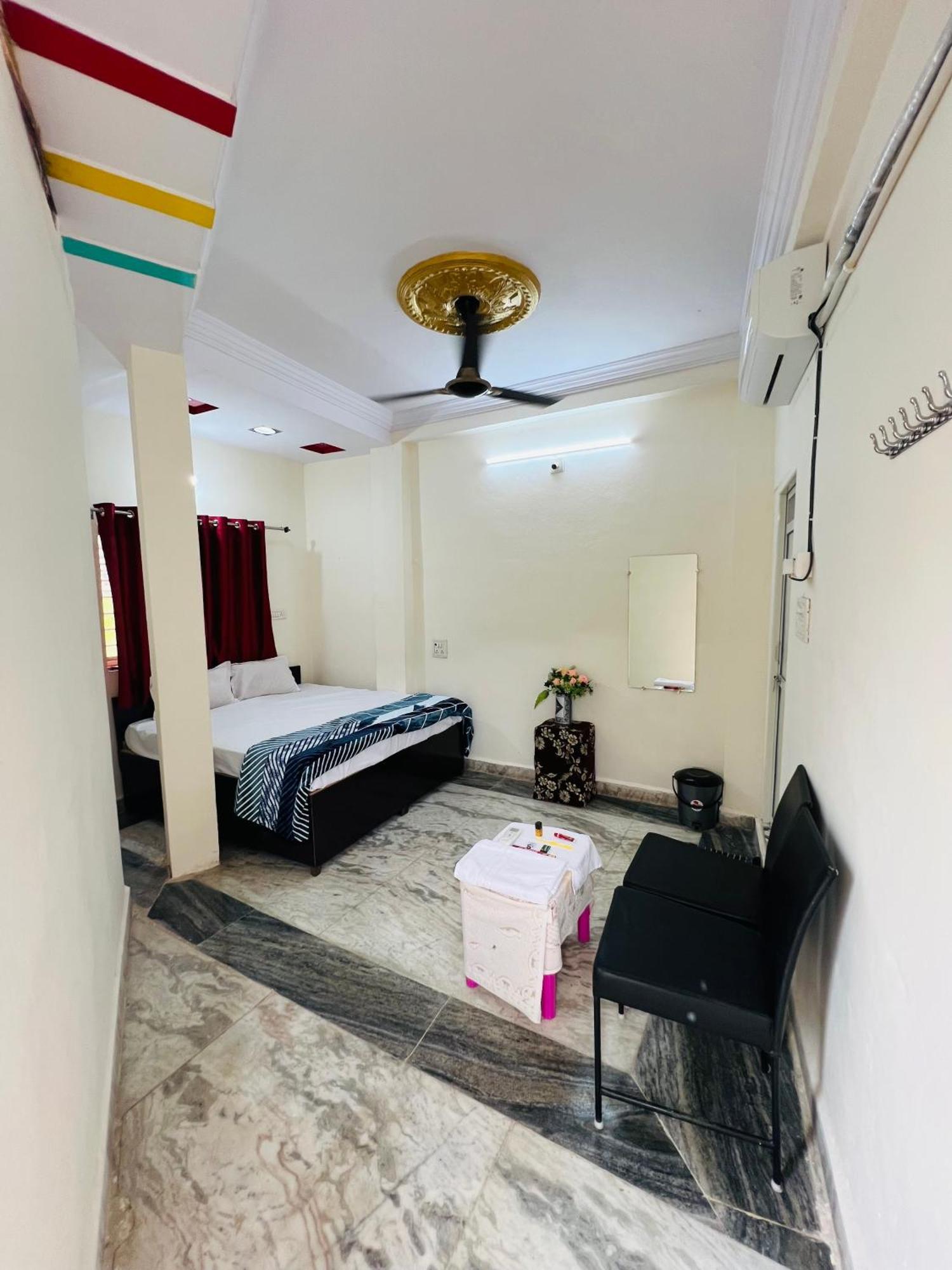 Tiwari G Home Stay Ujjain Zewnętrze zdjęcie