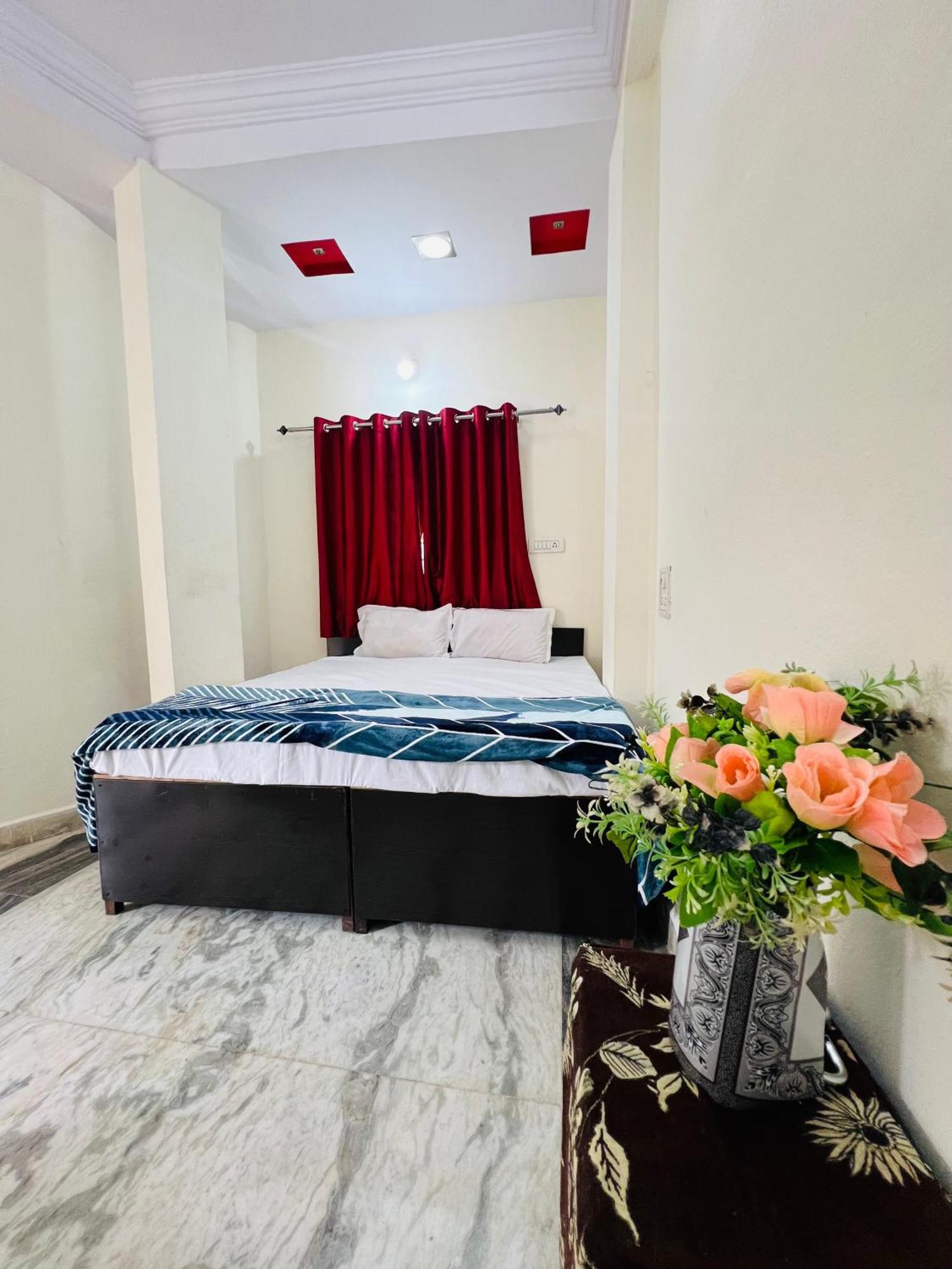 Tiwari G Home Stay Ujjain Zewnętrze zdjęcie