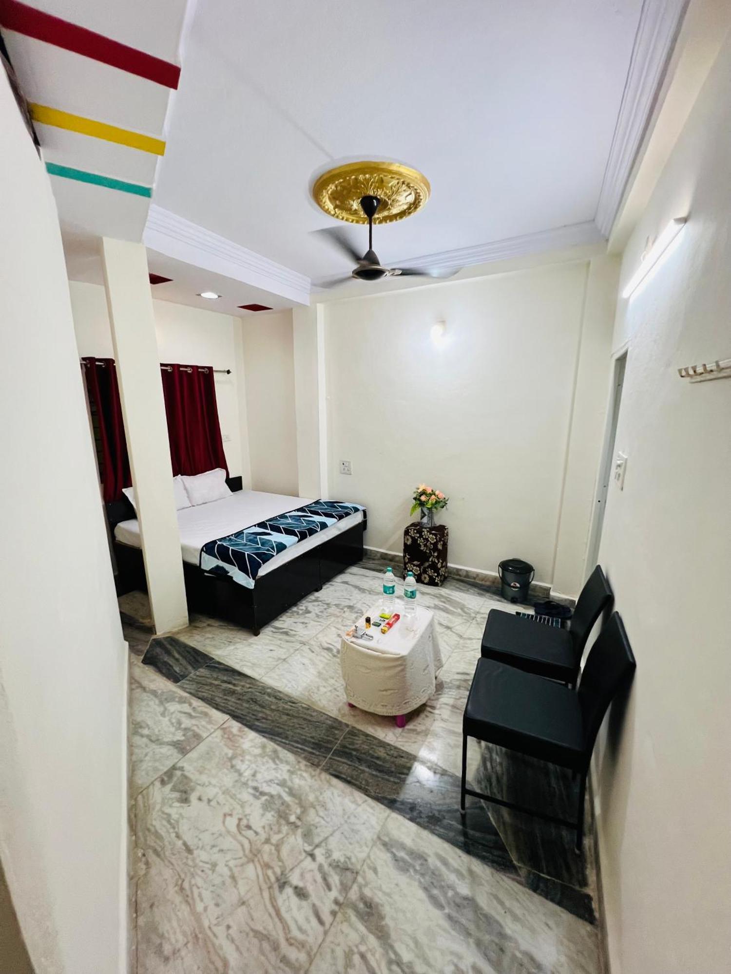 Tiwari G Home Stay Ujjain Zewnętrze zdjęcie