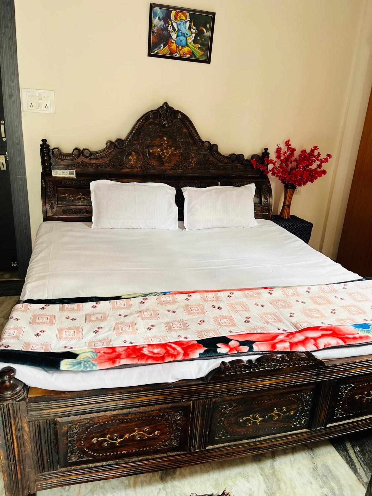 Tiwari G Home Stay Ujjain Zewnętrze zdjęcie